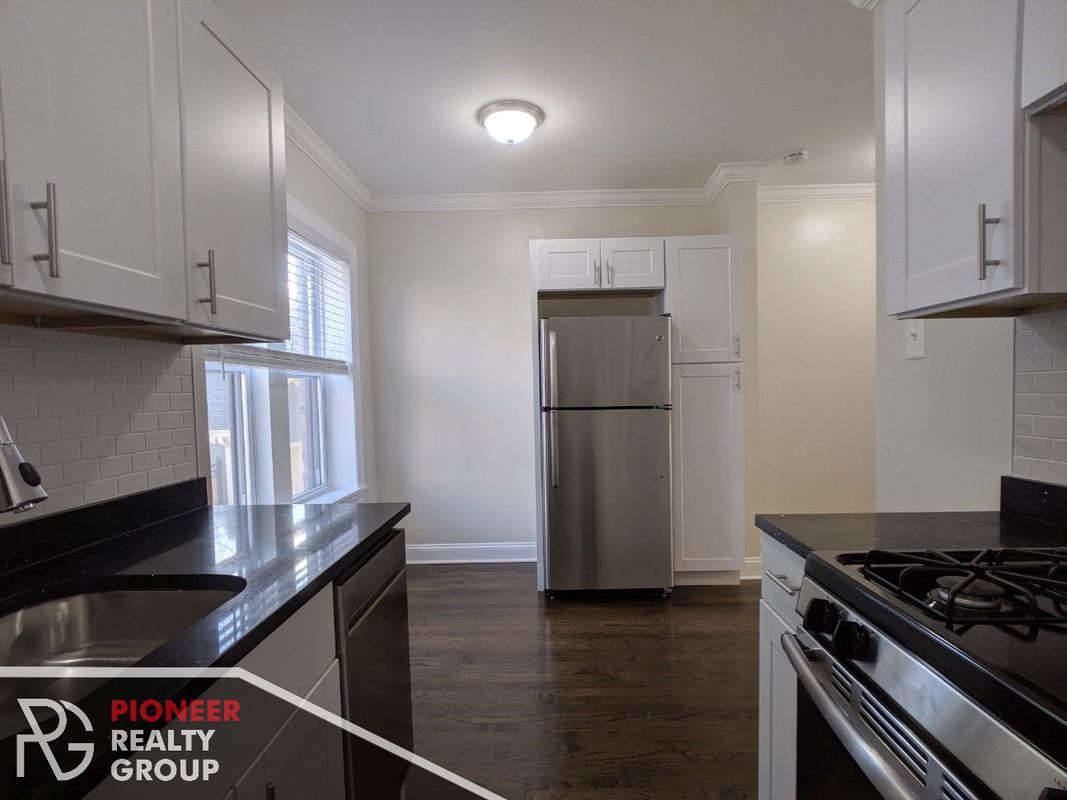 Building Photo - 3817 N Greenview Ave