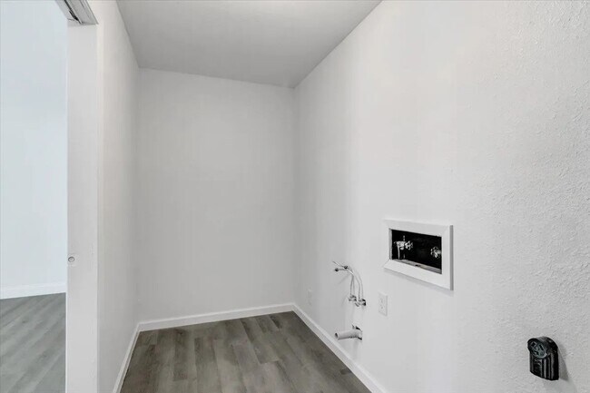 Building Photo - 108 Sparrow Way