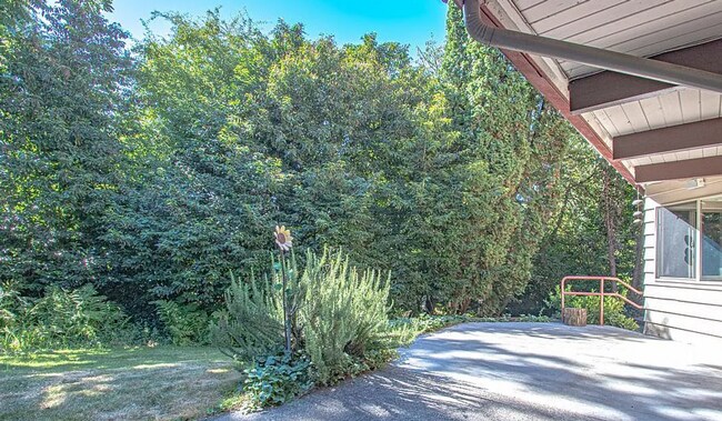 Building Photo - HALF MONTH FREE OF RENT Charming A-Frame H...