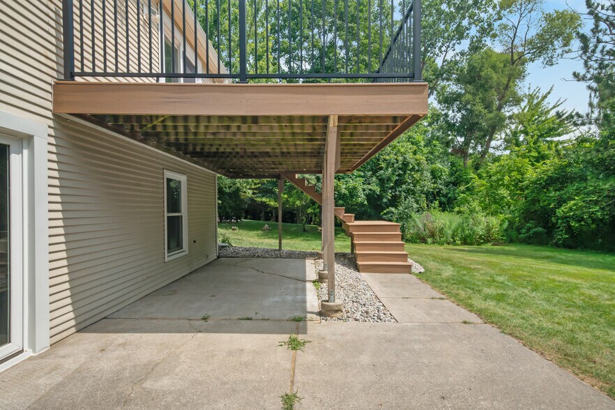 Building Photo - 1511 Fall Creek Ln