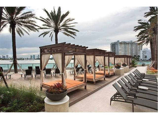 Building Photo - 1500 Bay Rd