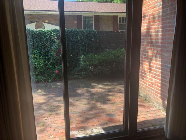 Building Photo - 1391 Bluff Ave