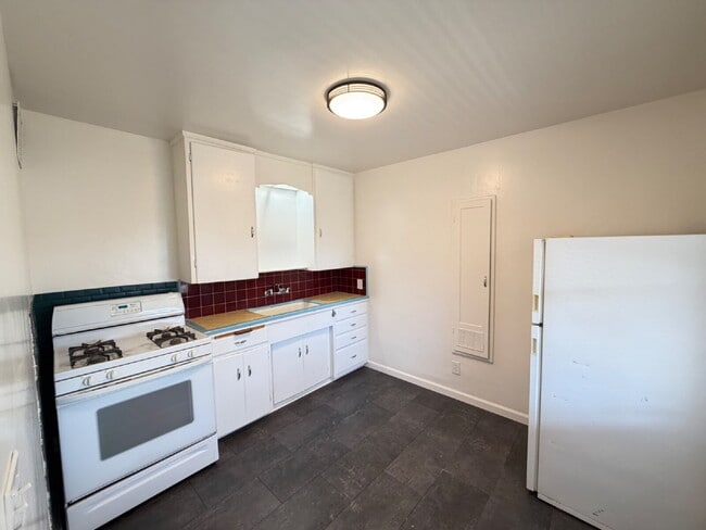 Building Photo - 1821 H St