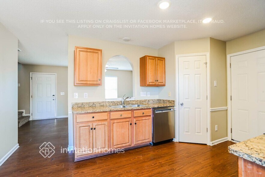 Building Photo - 402 Glencroft Dr