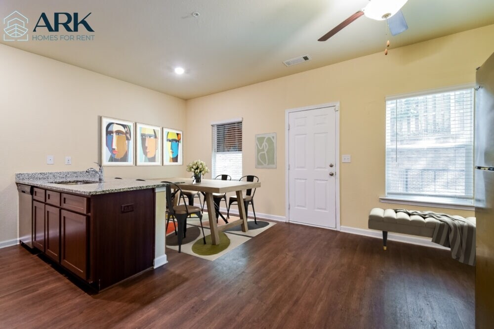 Building Photo - 606 Highwood Ln
