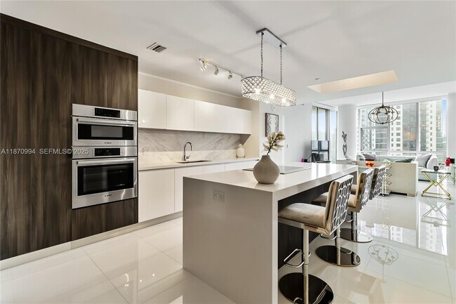 Building Photo - 851 NE 1st Ave