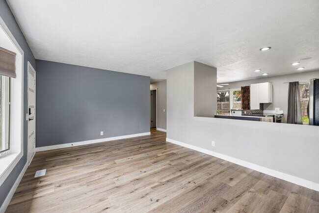 Building Photo - 1632 Dodge St