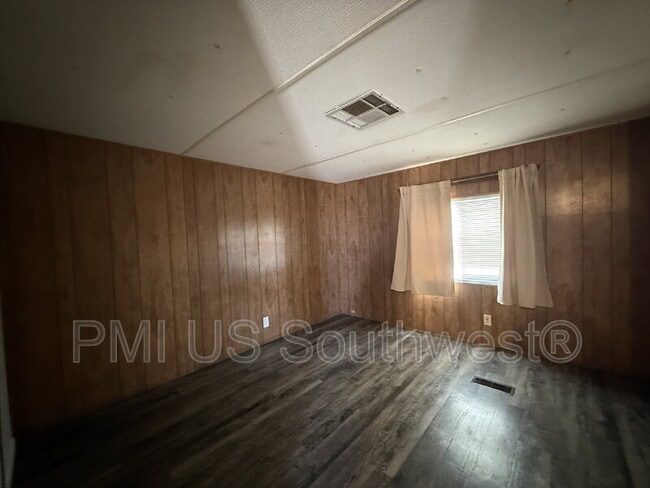 Building Photo - 2111 Santa Cruz Ave