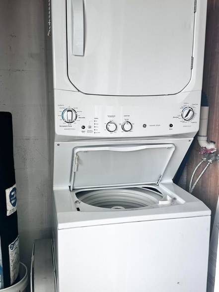 Building Photo - 4000 Gulf Terrace Dr