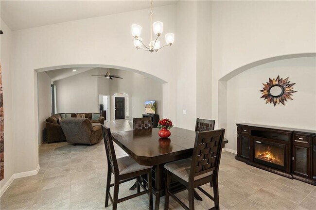 Building Photo - 601 Flag Ln