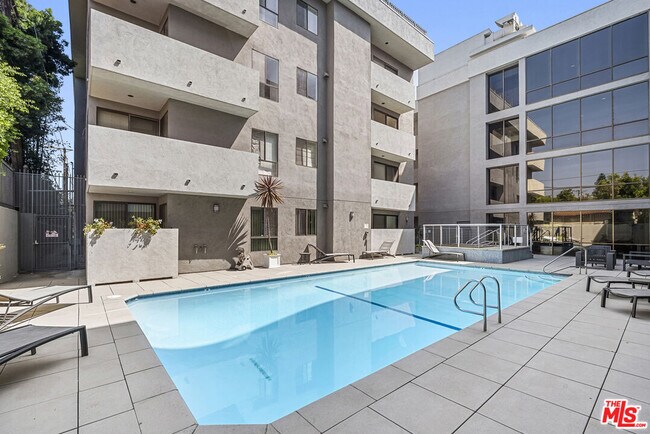 Building Photo - 12115 San Vicente Blvd