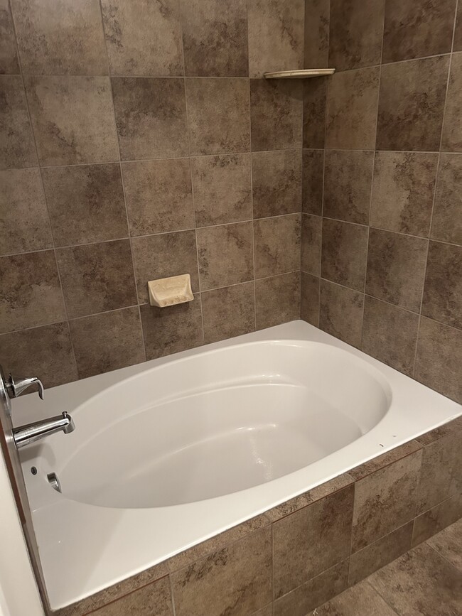 Master Bath - 1545 420 W