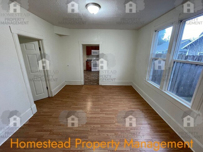 Building Photo - 321