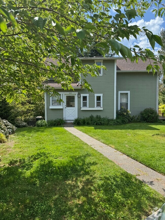 Building Photo - 667 Pierce Ct NW