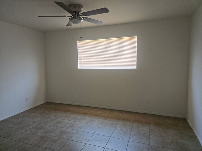 Building Photo - Beautiful 5 bedroom and 2 bath home in Pho...