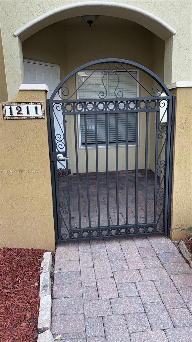 Building Photo - 2851 Prospect Rd