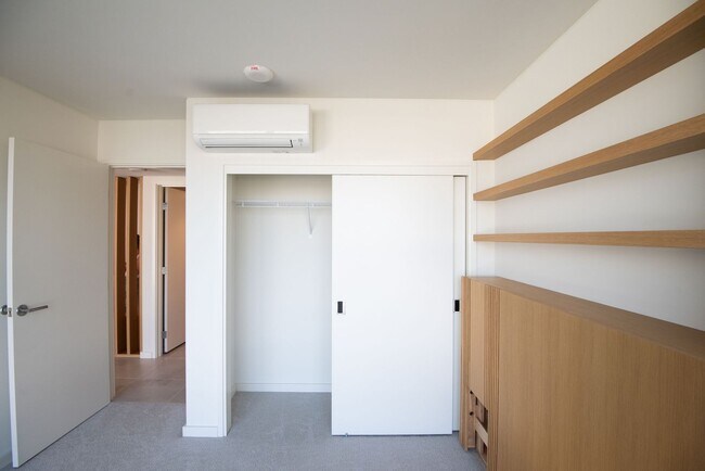 Building Photo - SKY ALA MOANA ONE BEDROOM AVAILABLE NOW