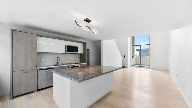 Building Photo - Beautiful 2Br/2Ba Townhome In Little Italy With Views Of The Bay! 3D Tour Link in Description Below!