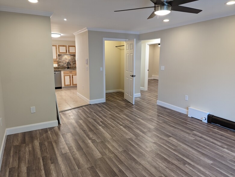 Building Photo - 8 Northbrook Dr