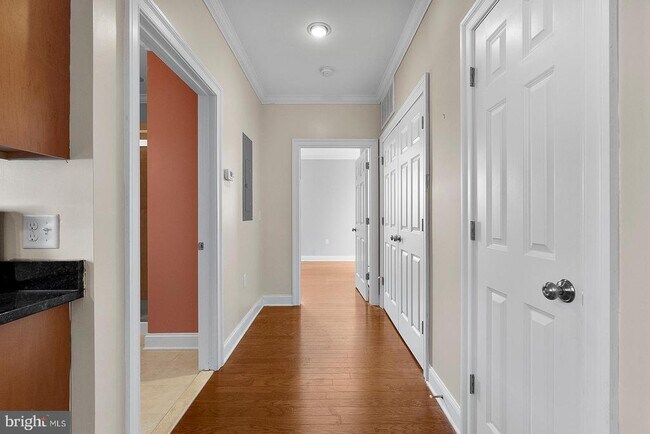 Building Photo - 25 E Boscawen St