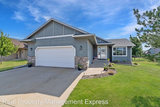 Primary Photo - 4 br, 2 bath House - 426 N Perry Ln