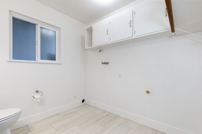Building Photo - Beautiful 3B/3B Westside Atascadero