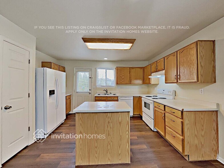 Building Photo - 2205 E 127th Pl