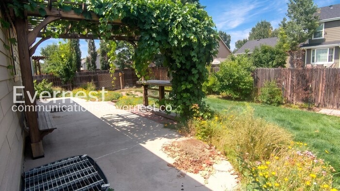 Building Photo - 250 Opal Ct