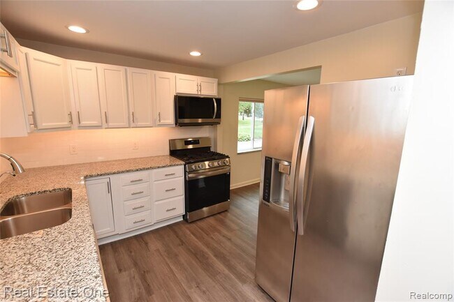 Building Photo - 3234 Whitfield Dr