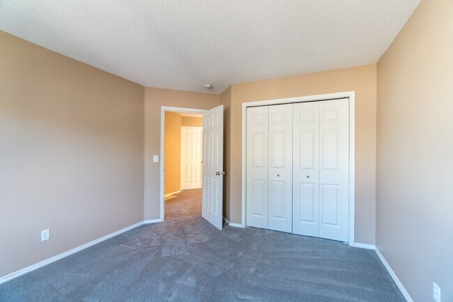 Building Photo - Beautiful Bethany 3 Bedroom Near Parks & Schools!