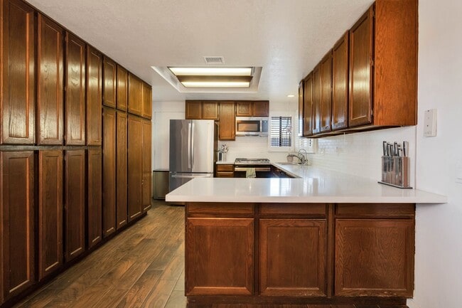 Building Photo - Must See 4 bedroom 2 bath Home