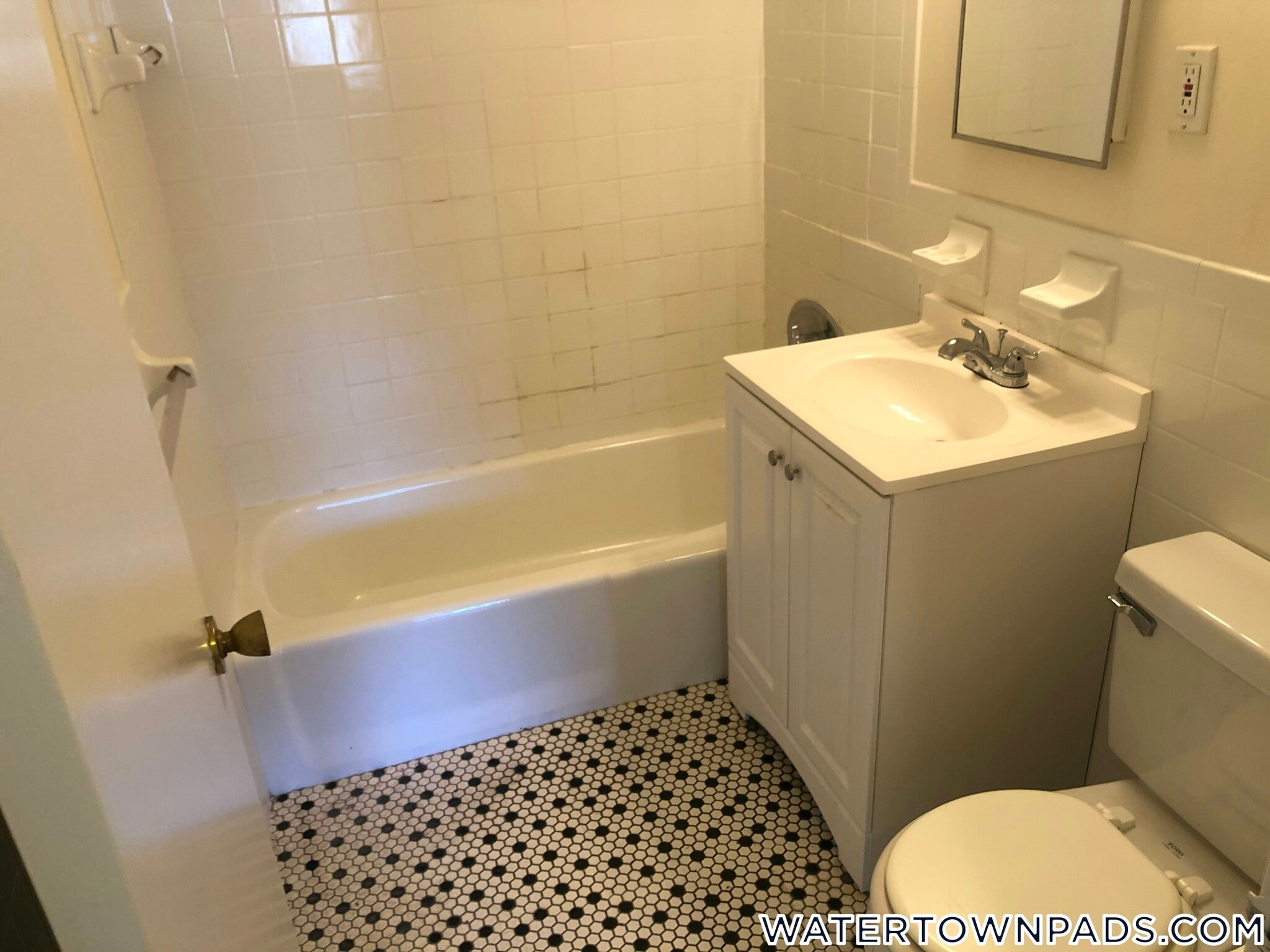 Building Photo - 245 Main St