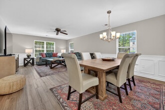 Building Photo - 641 Blue Stem Dr