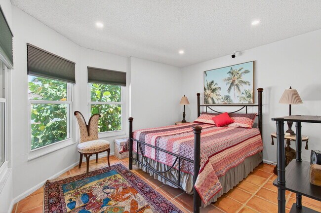 Building Photo - 10332 Islander Dr