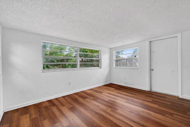 Building Photo - Beautiful 2 Bedroom, 2 Bathroom, 1 Car Garage home for rent.