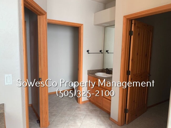 Building Photo - Large Southwest Custom Home!