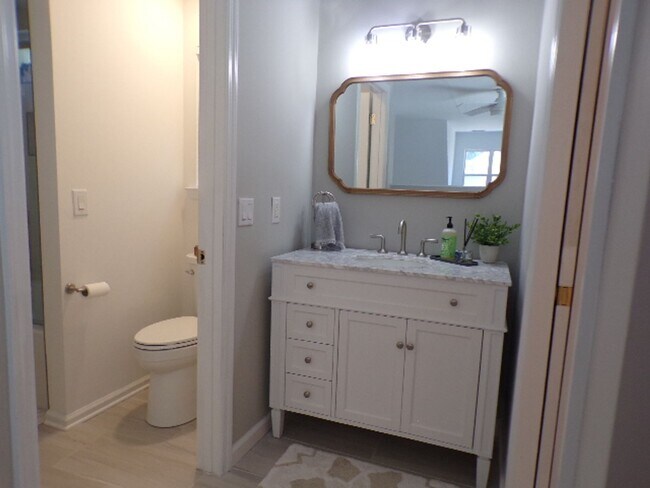 Building Photo - Adorable Home Located In Yacht Cove