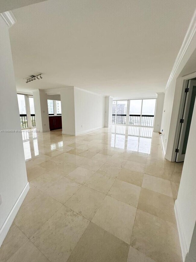 Building Photo - 2333 Brickell Ave