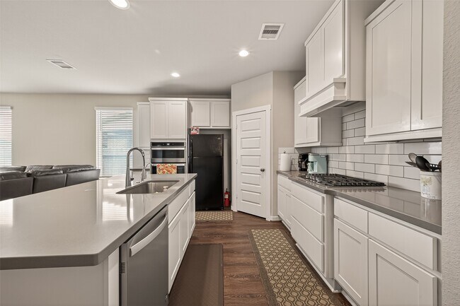 Building Photo - 28419 Hazel Trl