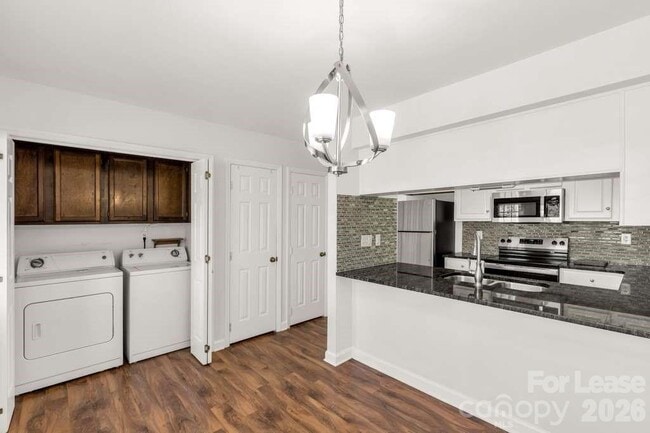 Building Photo - 402 Sweetgum Dr