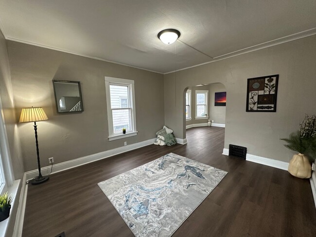 Building Photo - Newly remodeled 3 bed, 1 bath home for ren...