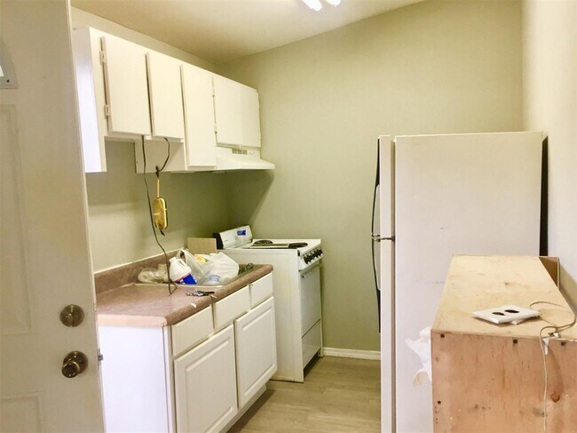 Building Photo - 3620 Reveille St