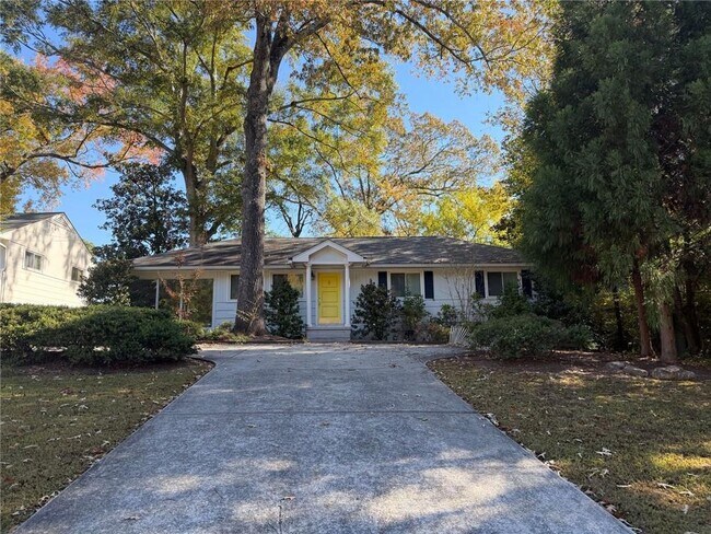 Building Photo - 2961 Parkridge Dr NE