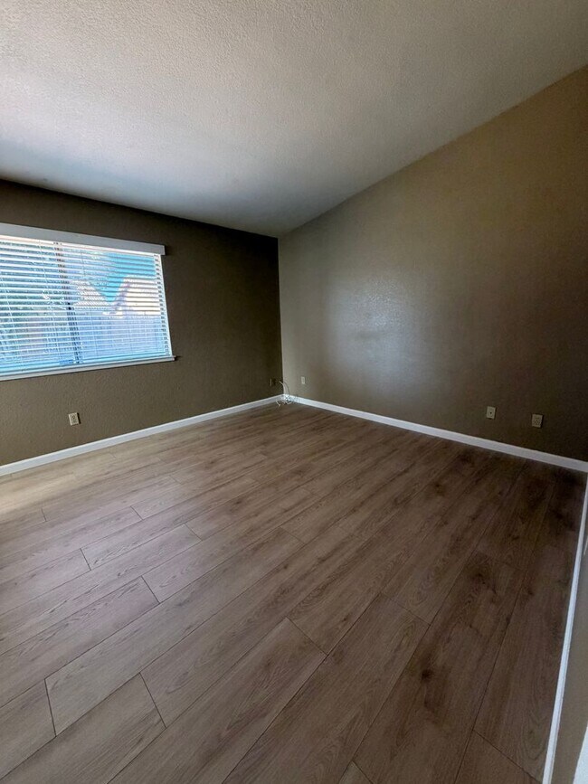 Building Photo - Ready to be call HOME