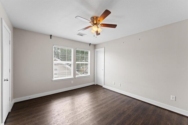 Building Photo - 7419 Ravenswood