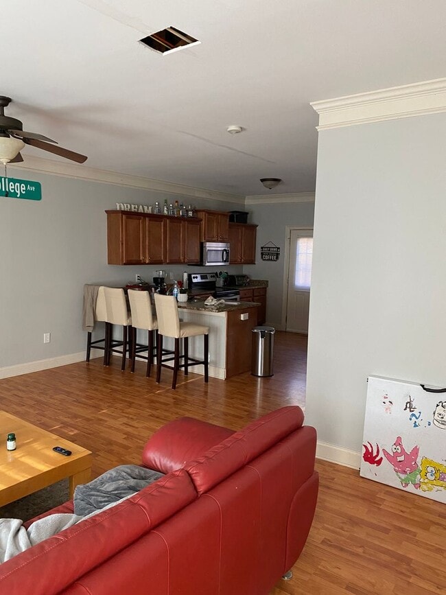 Building Photo - The Verandas on Ruth St.