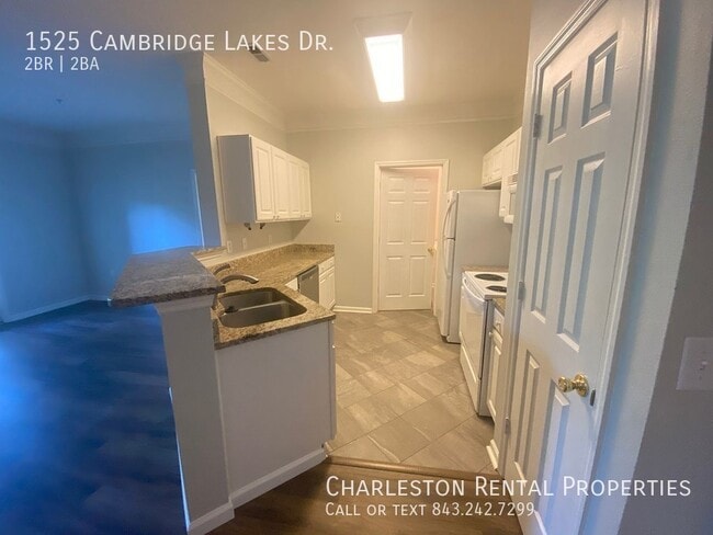 Building Photo - 1525 Cambridge Lakes Dr