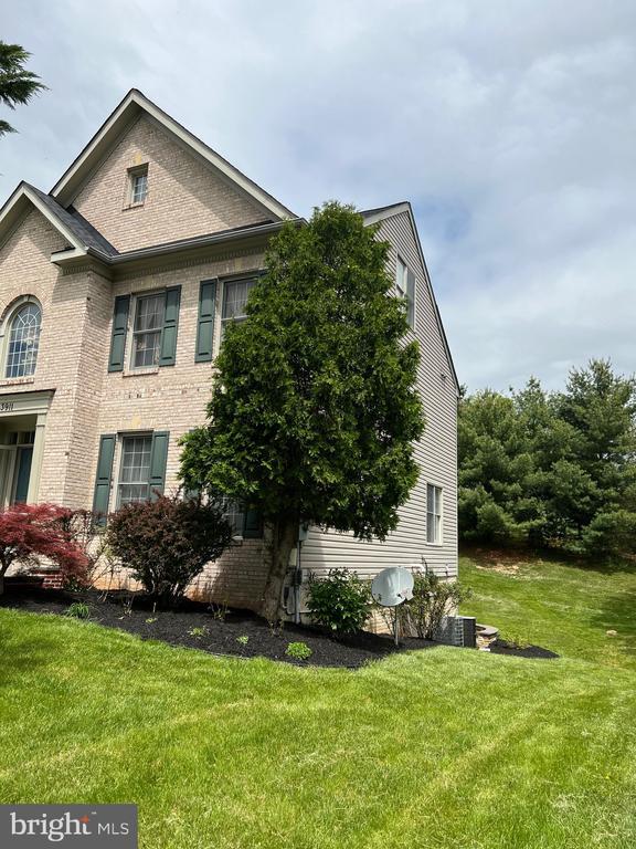 Building Photo - 3911 Arbor Crest Way