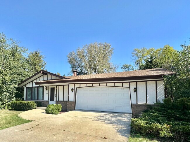 Building Photo - 2330 S Brookside Pkwy