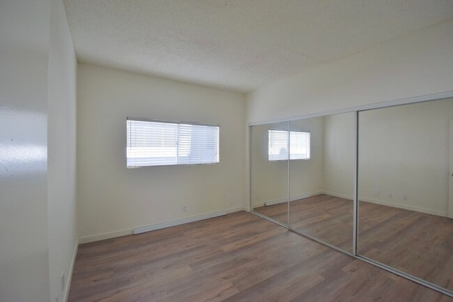 Building Photo - 11315 Moorpark St